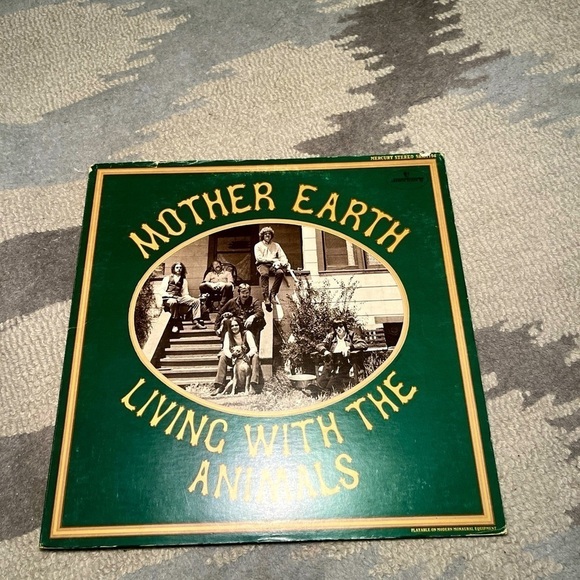 Mother Earth- Living with the Animals vintage vinyl record from 1968 - Picture 1 of 11